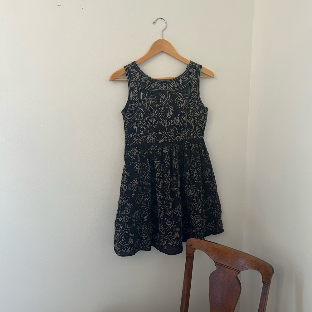 Mini black dress with tan floral embroidery - Picture 3 of 4